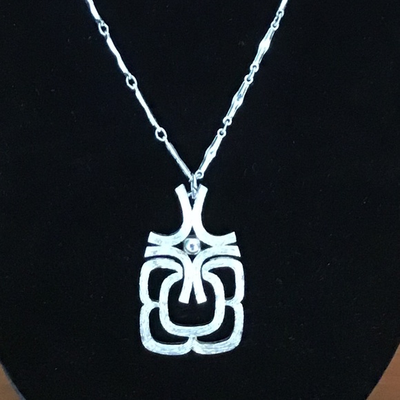 Avon Vintage Necklace Silver Tone Textured Pendant Groovy! - Picture 2 of 10